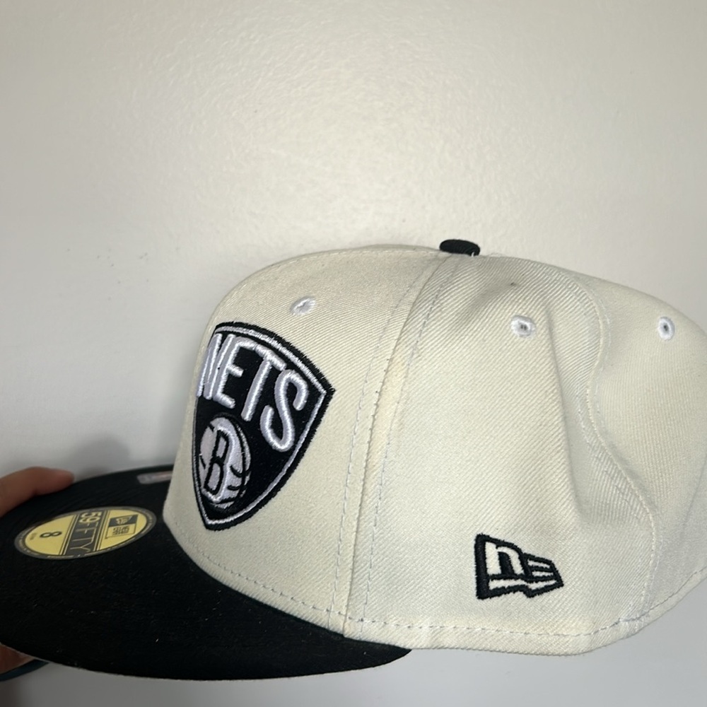 New Era Cream and Black Nets 59FIFTY Cap - Picture 2 of 4